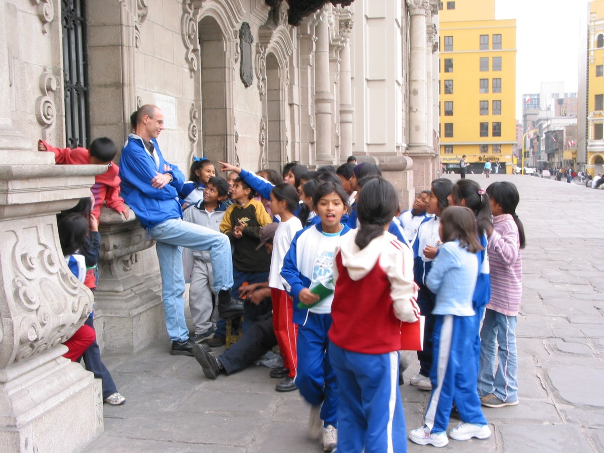 StephenShoeshineKids4x3.jpg (261602 bytes)